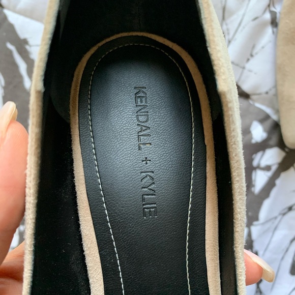 Kendall & Kylie Nude Suede heels - Picture 2 of 6